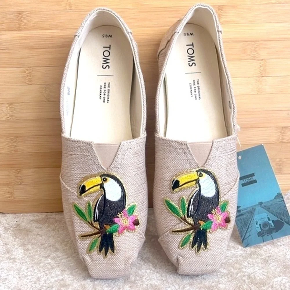 Brand New Toms Custom Tropical Toucan Natural Metallic Woven Casual Slip On Shoe